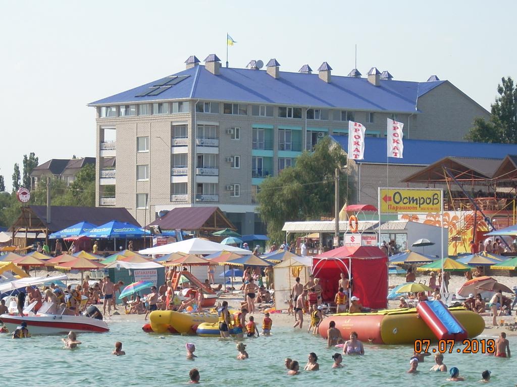 Dolce Vita Resort Hotel Zaliznyy Port Exterior foto